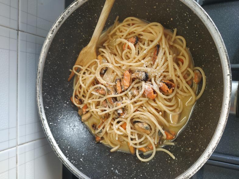 spaghetti cozze e pecorino